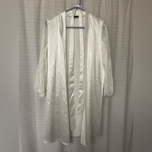 Silky white robe with lace sleeves
